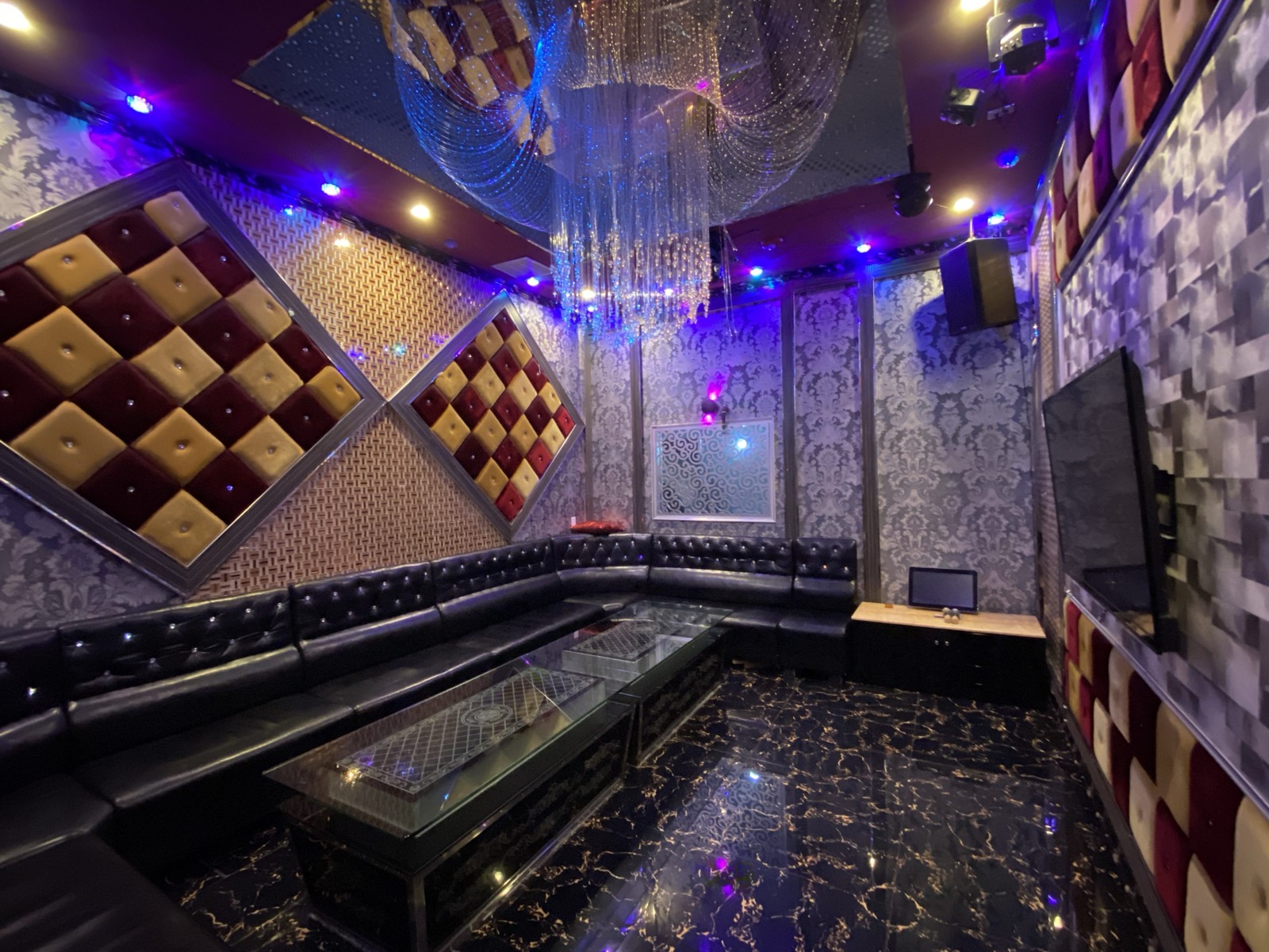 Spacious party room for large groups at Golden Lounge KTV Fremont CA